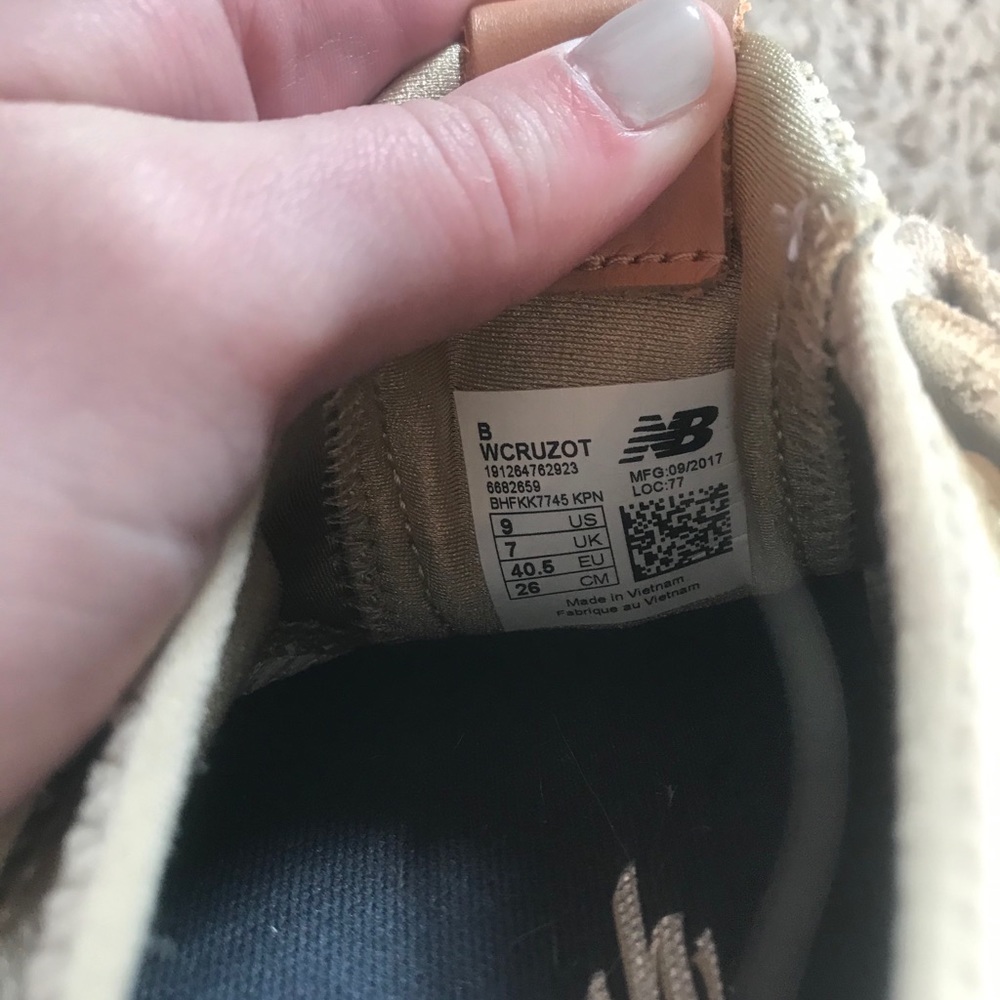 New Balance Tennis Shoes - Picture 5 of 6